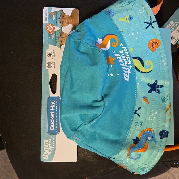 Swim Diaper& Bucket Hat - Picture 5 of 5
